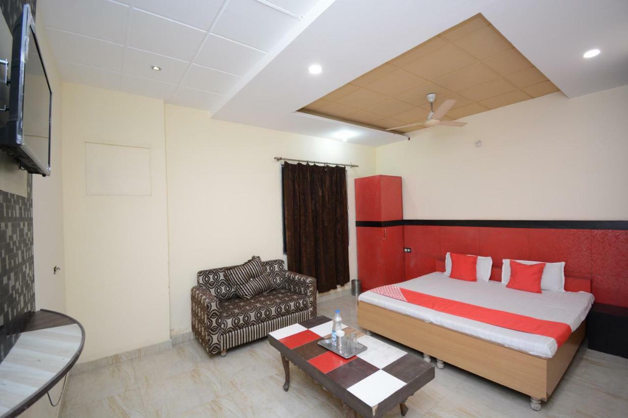 Oyo 29852 Hotel Golden View Abadpura Exterior foto