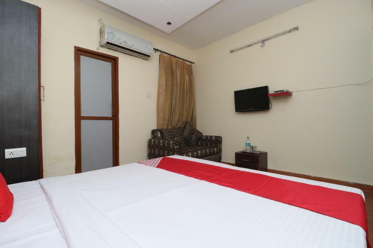 Oyo 29852 Hotel Golden View Abadpura Exterior foto